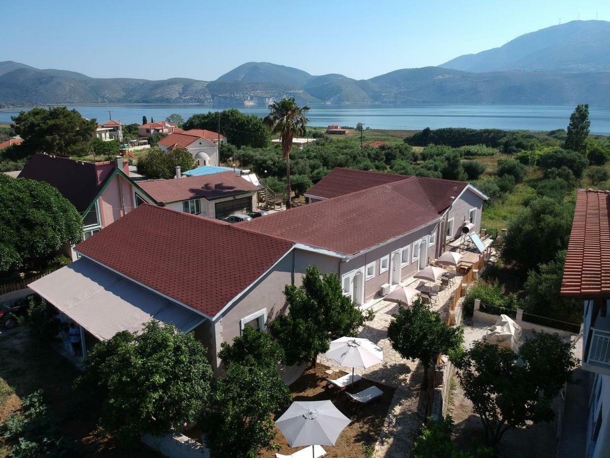 Petros Rooms & Apartments Lixouri Exterior photo