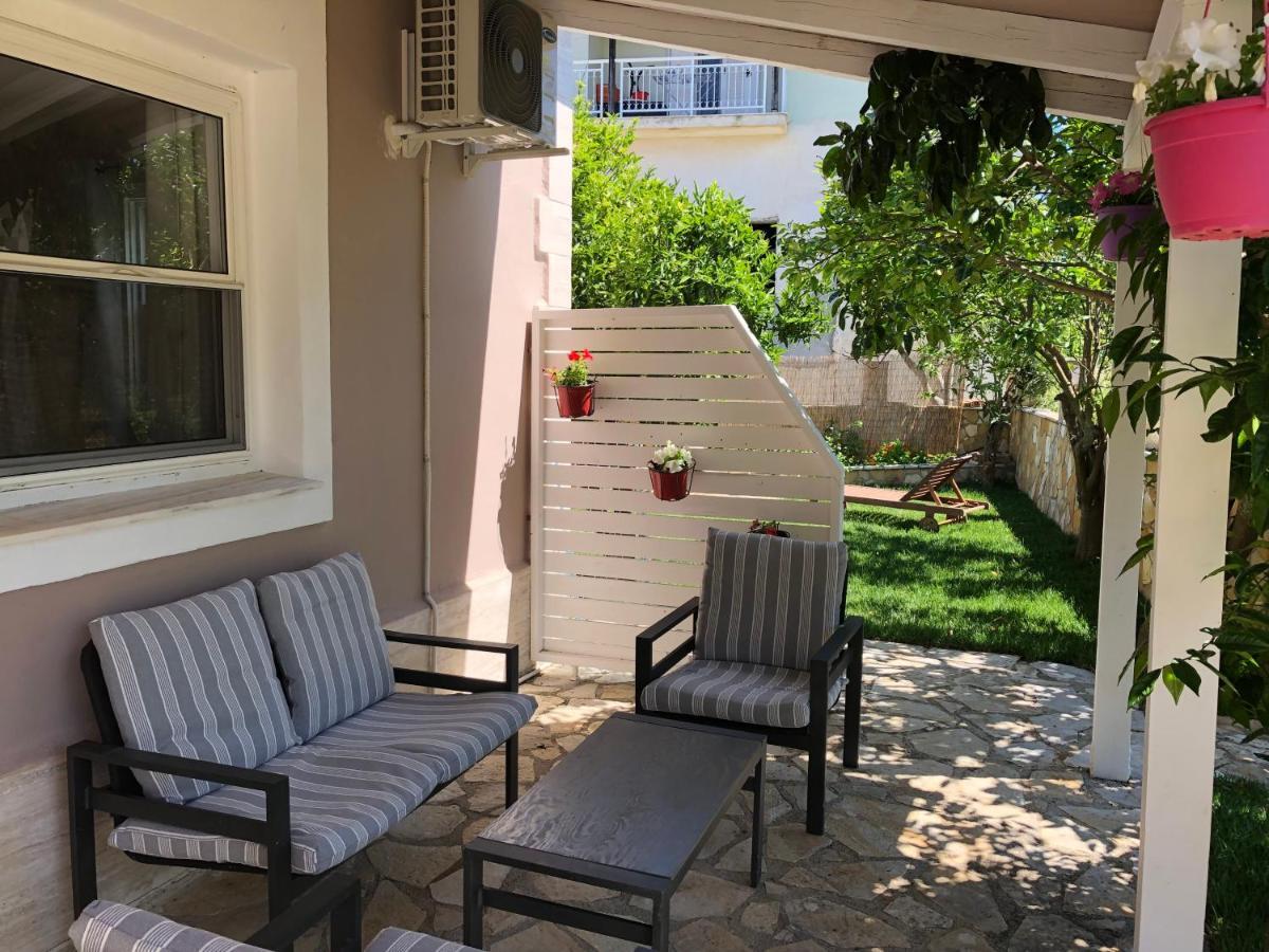 Petros Rooms & Apartments Lixouri Exterior photo