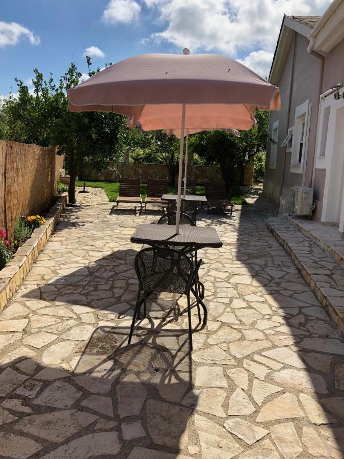 Petros Rooms & Apartments Lixouri Exterior photo